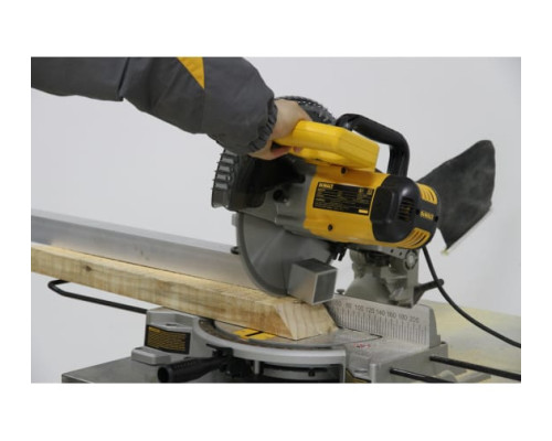 Торцовочная пила DEWALT DW714 Торцовочная пила DEWALT DW714