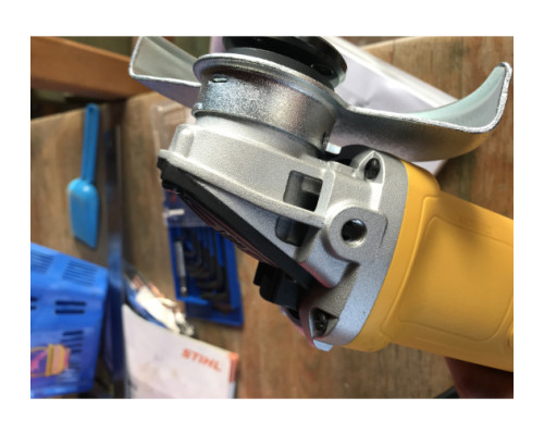 Угловая шлифмашина DEWALT DWE 4151 Угловая шлифмашина DEWALT DWE 4151