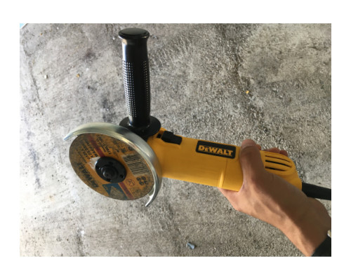Угловая шлифмашина DEWALT DWE 4151 Угловая шлифмашина DEWALT DWE 4151