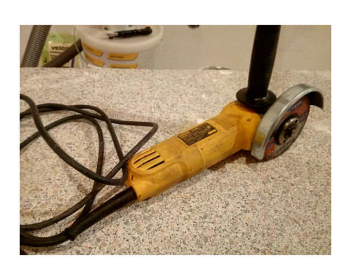 Угловая шлифмашина DEWALT DWE 4151 Угловая шлифмашина DEWALT DWE 4151