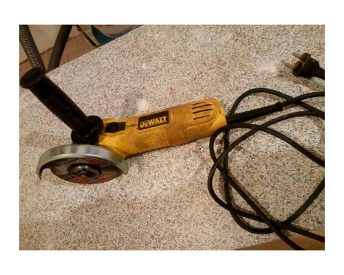Угловая шлифмашина DEWALT DWE 4151 Угловая шлифмашина DEWALT DWE 4151