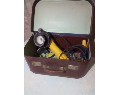 Угловая шлифмашина DEWALT DWE 4205 Угловая шлифмашина DEWALT DWE 4205