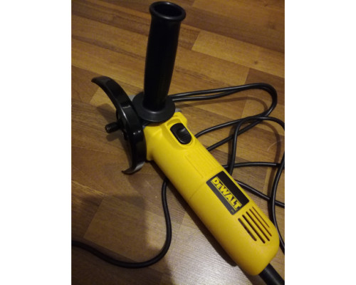 Угловая шлифмашина DEWALT DWE4015 Угловая шлифмашина DEWALT DWE4015