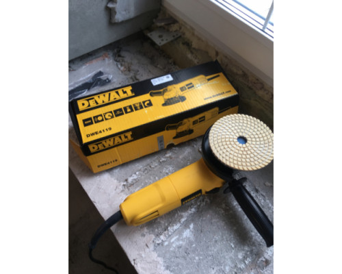 Угловая шлифмашина DEWALT DWE4119