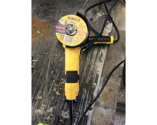 Угловая шлифмашина DEWALT DWE4257 Угловая шлифмашина DEWALT DWE4257