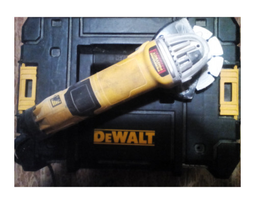 Угловая шлифмашина DEWALT DWE4257 Угловая шлифмашина DEWALT DWE4257