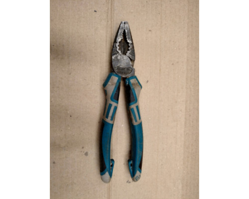 Комбинированные плоскогубцы GROSS 180 мм, трехкомпонентные рукоятки 16973