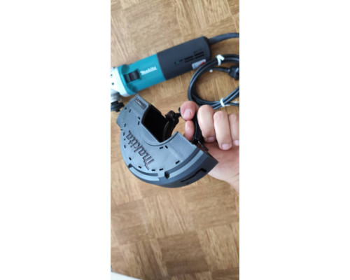 Угловая шлифовальная машина Makita 9565CVR