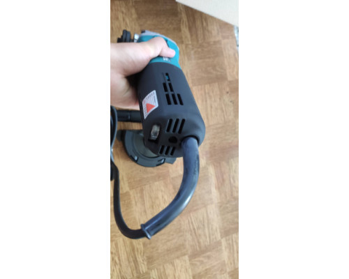 Угловая шлифовальная машина Makita 9565CVR