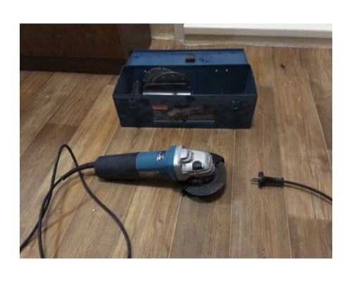 Угловая шлифовальная машина Makita 9565CVR