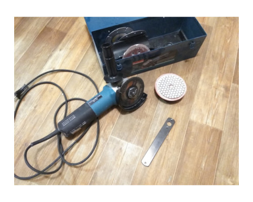 Угловая шлифовальная машина Makita 9565CVR