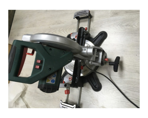 Торцовочная пила Metabo KS 216 M Lasercut 619216000 Торцовочная пила Metabo KS 216 M Lasercut 619216000