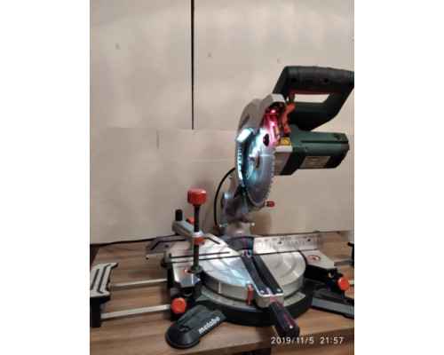 Торцовочная пила Metabo KS 216 M Lasercut 619216000 Торцовочная пила Metabo KS 216 M Lasercut 619216000