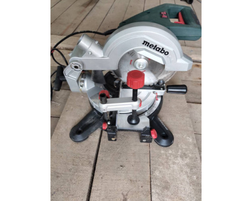 Торцовочная пила Metabo KS 216 M Lasercut 619216000 Торцовочная пила Metabo KS 216 M Lasercut 619216000