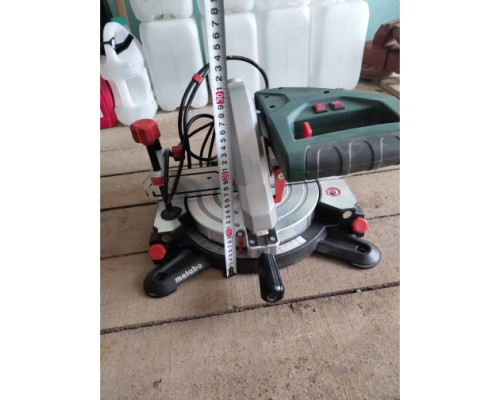 Торцовочная пила Metabo KS 216 M Lasercut 619216000 Торцовочная пила Metabo KS 216 M Lasercut 619216000