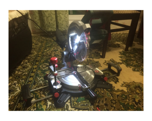 Торцовочная пила Metabo KS 216 M Lasercut 619216000 Торцовочная пила Metabo KS 216 M Lasercut 619216000