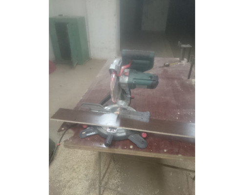 Торцовочная пила Metabo KS 216 M Lasercut 619216000 Торцовочная пила Metabo KS 216 M Lasercut 619216000