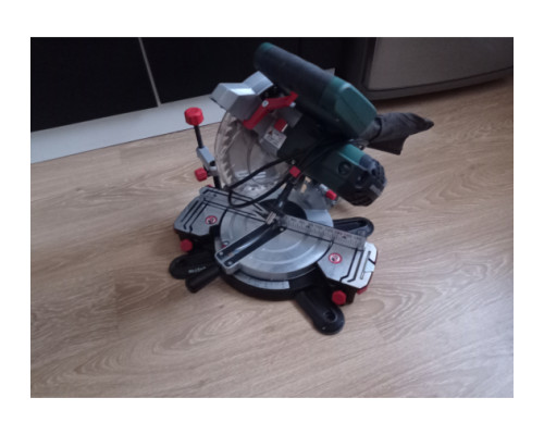 Торцовочная пила Metabo KS 216 M Lasercut 619216000 Торцовочная пила Metabo KS 216 M Lasercut 619216000