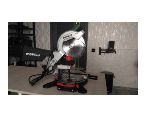 Торцовочная пила Metabo KS 216 M Lasercut 619216000 Торцовочная пила Metabo KS 216 M Lasercut 619216000