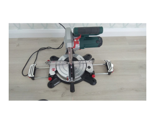 Торцовочная пила Metabo KS 216 M Lasercut 619216000 Торцовочная пила Metabo KS 216 M Lasercut 619216000