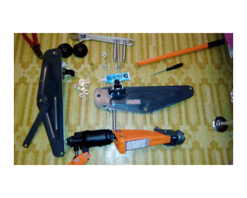 Подкатной домкрат Ombra OHT202C 2 т 135-330 мм в кейсе 55434