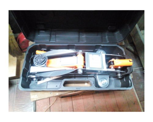 Подкатной домкрат Ombra OHT202C 2 т 135-330 мм в кейсе 55434