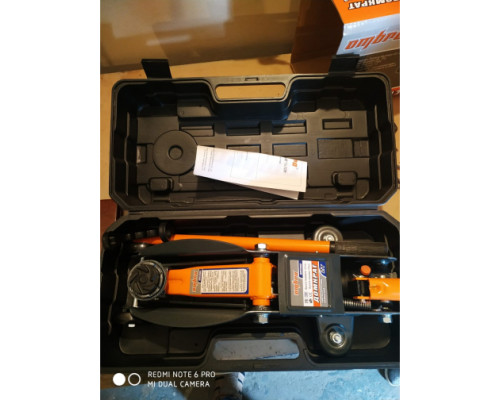 Подкатной домкрат Ombra OHT202C 2 т 135-330 мм в кейсе 55434