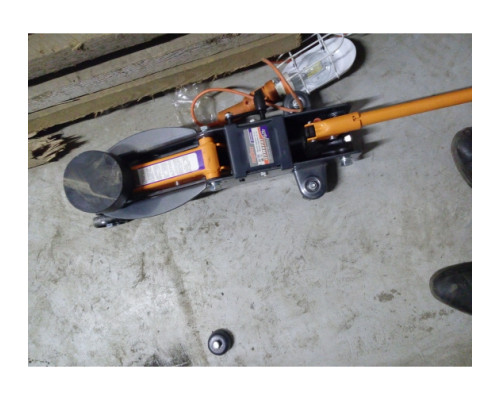 Подкатной домкрат с фиксатором в кейсе Ombra OHT225C 2.5 т 140-387 мм 55762