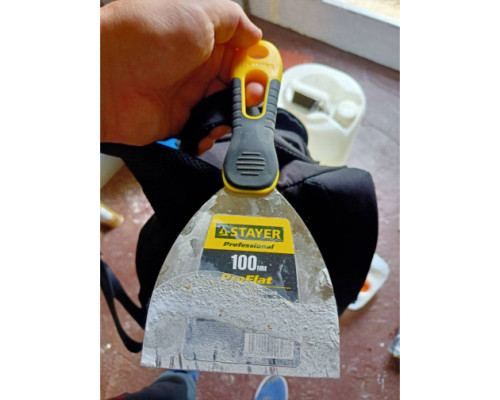 Шпатель с профилированным нержавеющим полотном и 2к ручкой 100мм STAYER PROFESSIONAL 10045-10