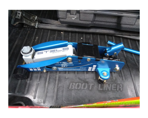 Гидравлический подкатной домкрат с фиксатором 2.5 т STELS SAFETY PIN 51132