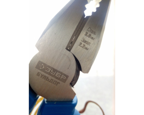 Комбинированные плоскогубцы Зубр БУЛЬДОГ 200 мм, Профессионал 2201-1-20_z02