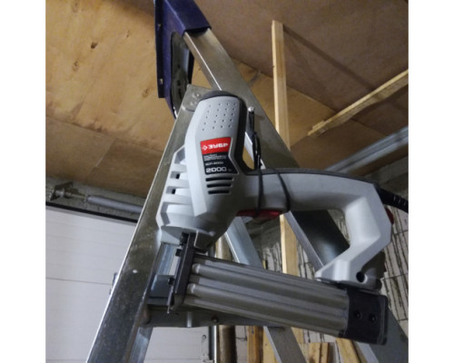 Скобозабивной пистолет ЗУБР 2000 Вт ЗСП-2000