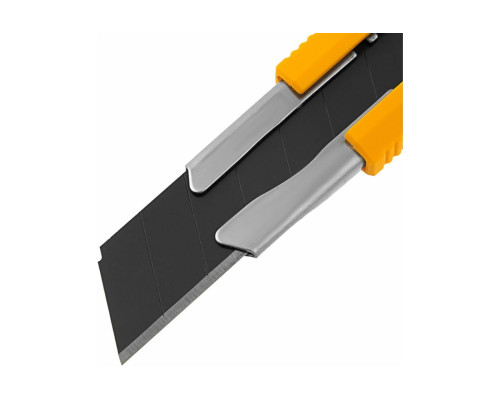 Нож DENZEL 18 мм, сменное лезвие, SK4, металлическая направляющая, клипса, нажимной фиксатор 78940