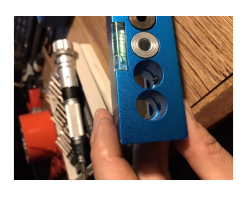 Кондуктор для сверления/разметки на углах деталей с уровнем Uniq tool UTM-0024 Кондуктор для сверления/разметки на углах деталей с уровнем Uniq tool UTM-0024