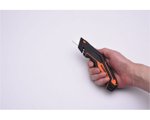 Многофункциональный строительный нож Harden СуперБенд металлический корпус+ 4 лезвия в комплекте 570333