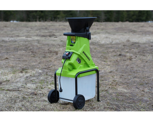 Садовый электрический измельчитель с контейнером GreenWorks GACSB 2206707 Садовый электрический измельчитель с контейнером GreenWorks GACSB 2206707